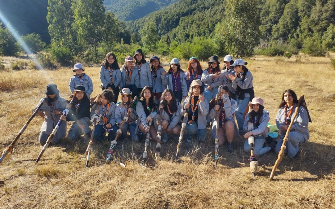 Más de 100 estudiantes participan en campamento Scout del IHC en Antuco