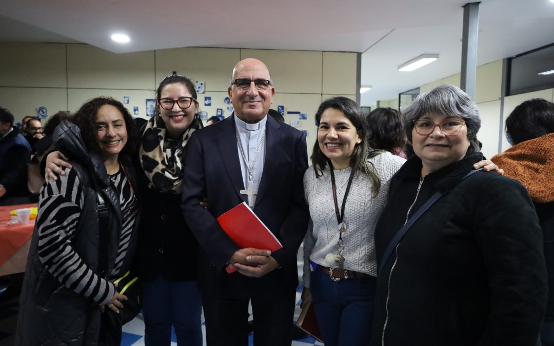 Monseñor Fernando Chomali visita Instituto de Humanidades de Concepción
